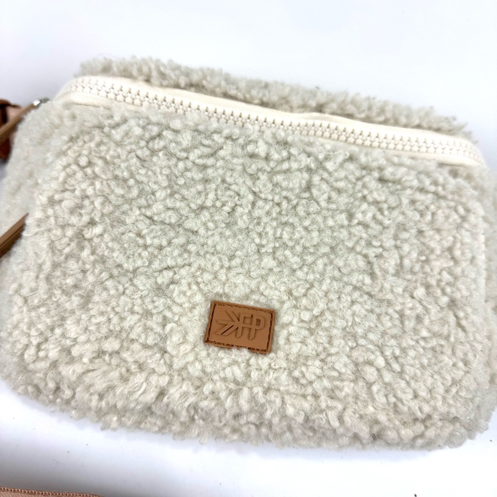 Freshly Picked Cream Tan Sherpa Fleece Crossbody Bag Medium Fanny Pack Purse NEW - Picture 2 of 8